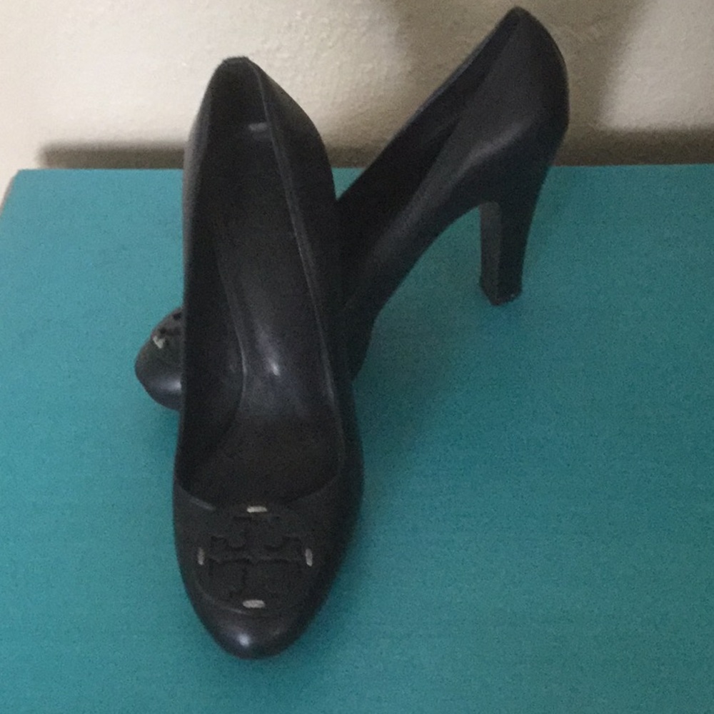 Tory Burch Black Leather Pumps